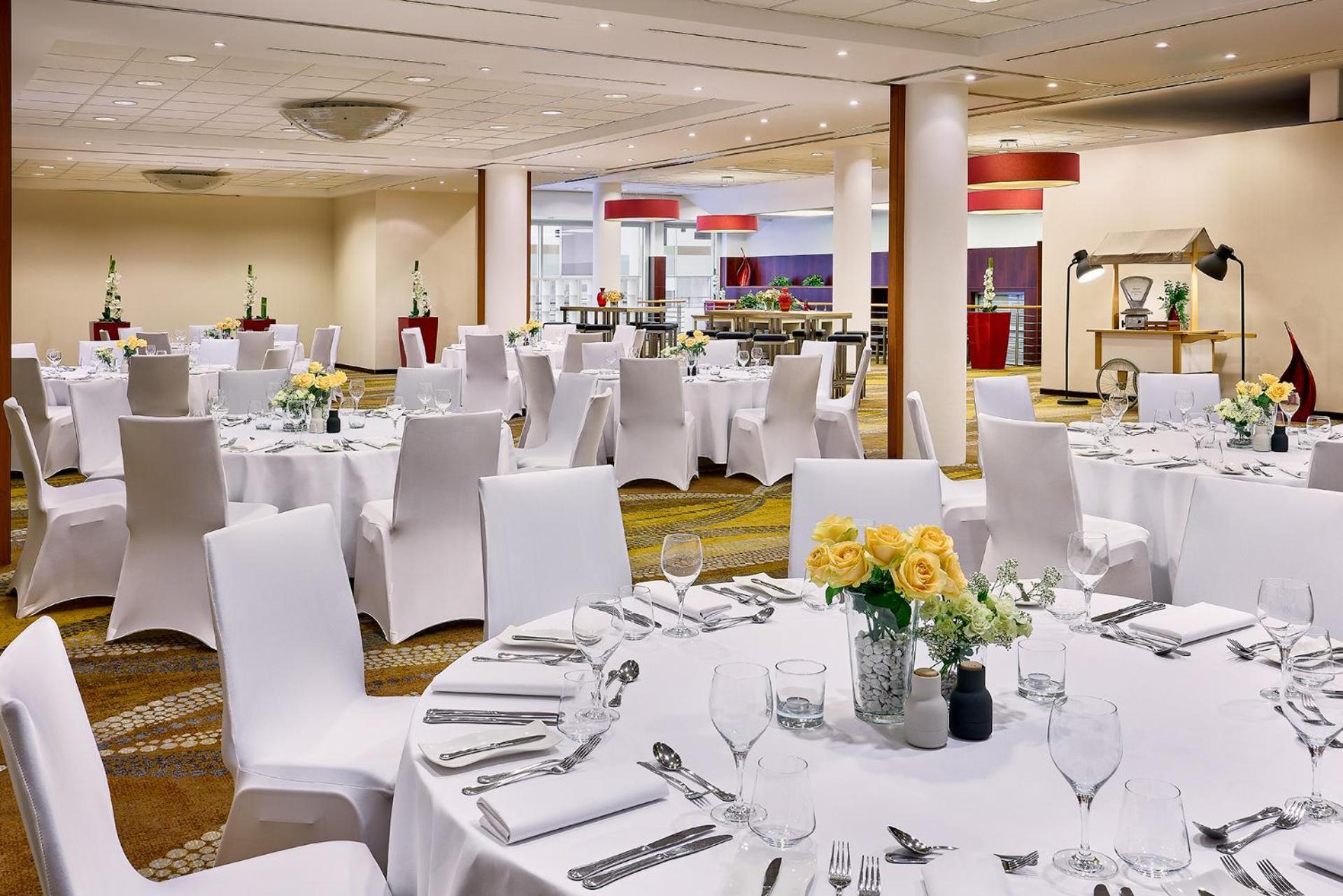 Courtyard By Marriott Duesseldorf Hafen Hotel Exterior photo
