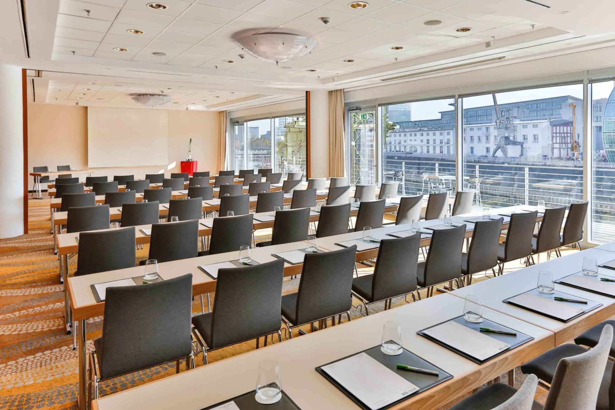 Courtyard By Marriott Duesseldorf Hafen Hotel Exterior photo